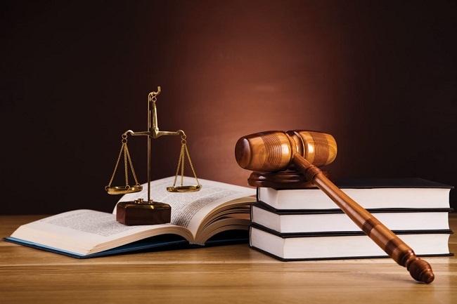 Hồ Sơ Pháp Lý Xây Dựng: 5 Bước Cần Biết Trước Khi Khởi Công Biểu tượng cán cân công lý và luật
