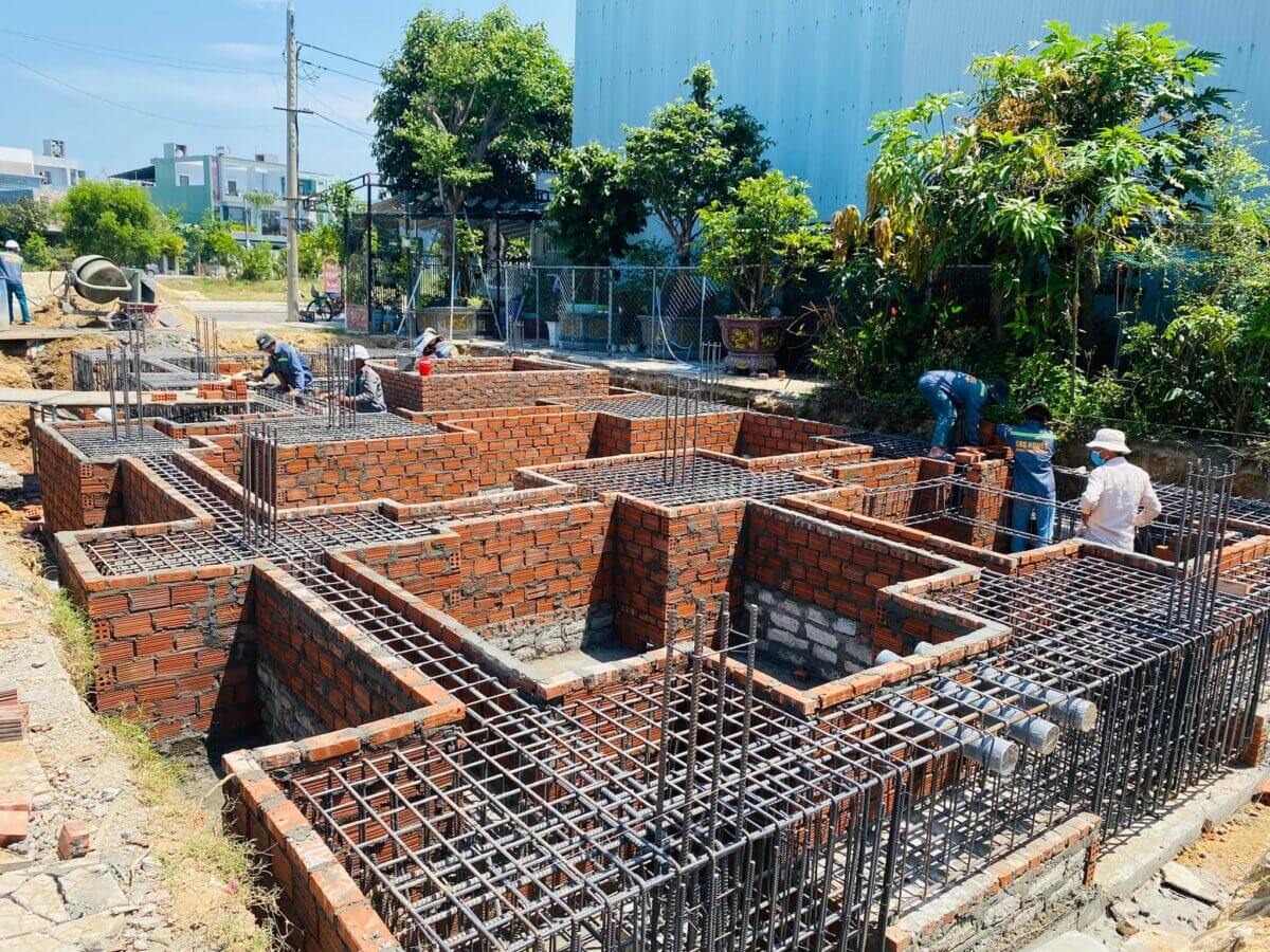 Quá Trình Xây Nhà Từ Móng Đến Mái: Từng Bước Không Được Phép Làm Ẩu Thi công móng nhà bằng gạch và thép trong quá trình xây dựng từ móng đến mái