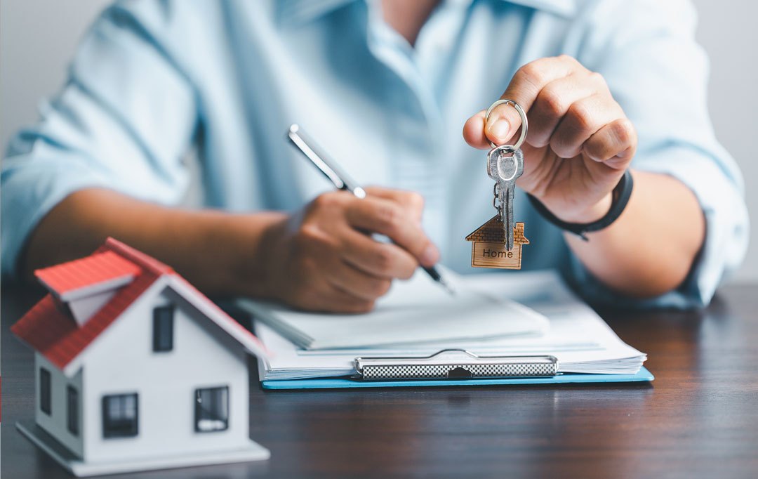 Trao chìa khóa nhà sau khi tối ưu ngân sách mua bất động sản