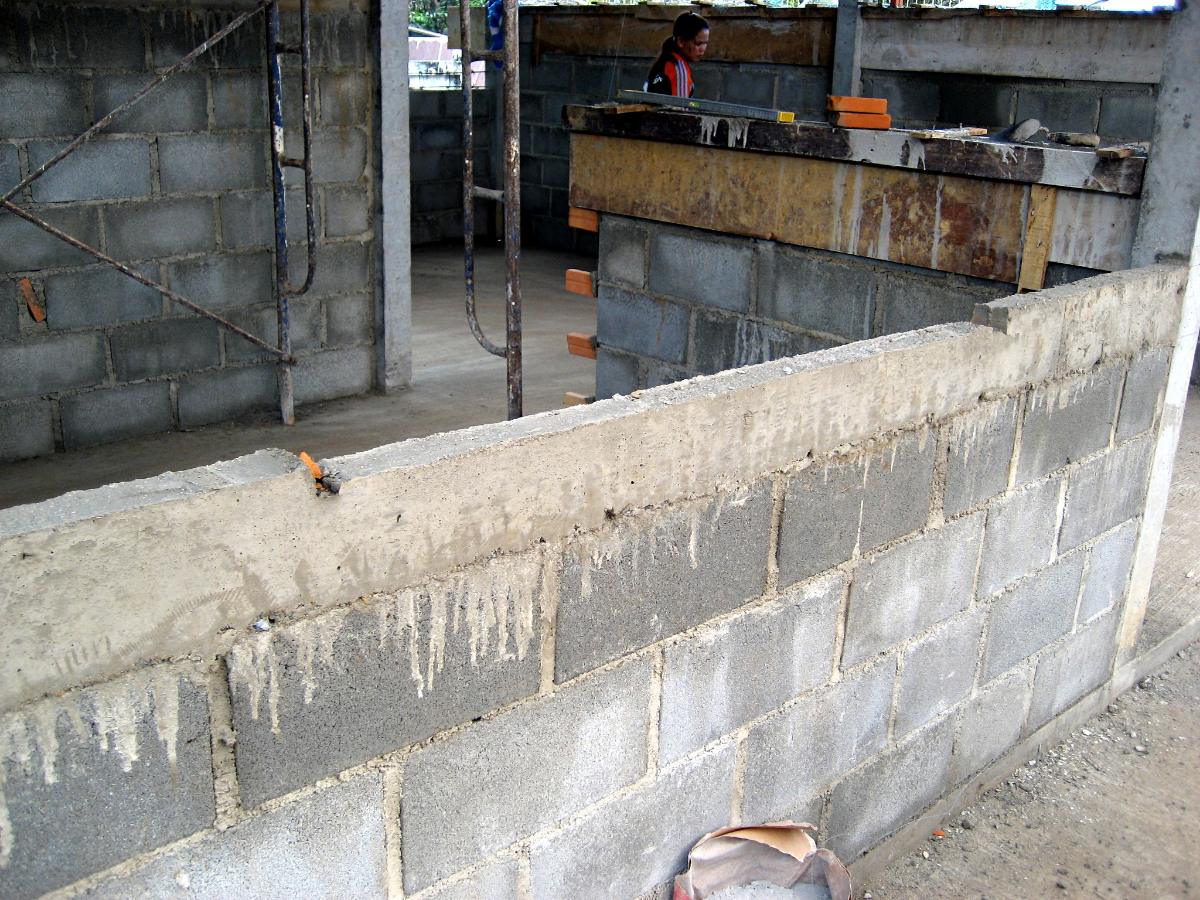 Xây tường gạch trong giai đoạn thi công phần thô